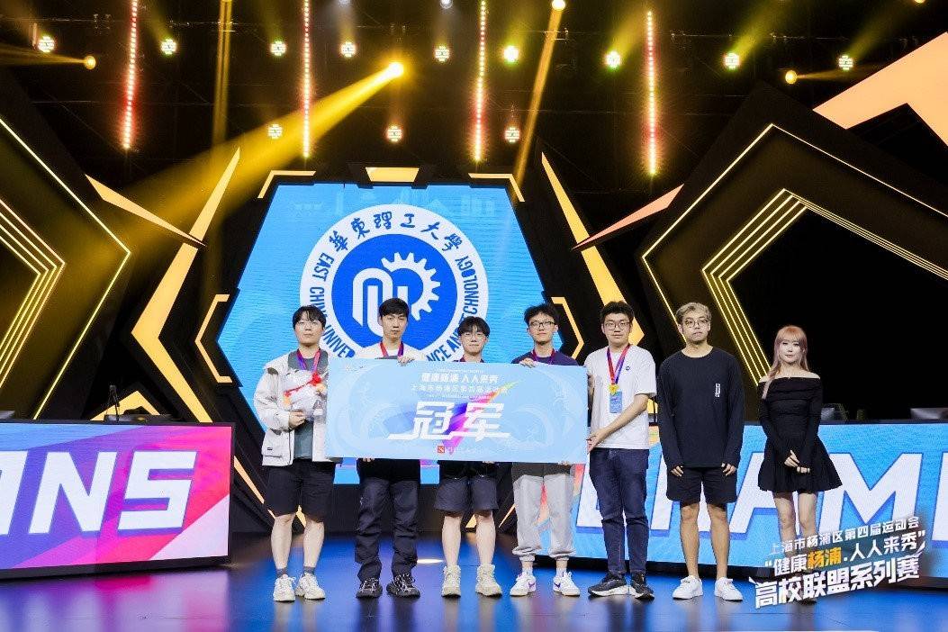 解说团队亮相全球电竞大赛，展现专业素养