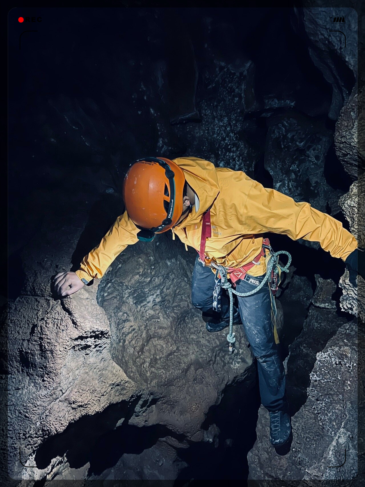 leyu乐鱼官网登录入口-野外洞穴探险攀岩，挑战自然的极限