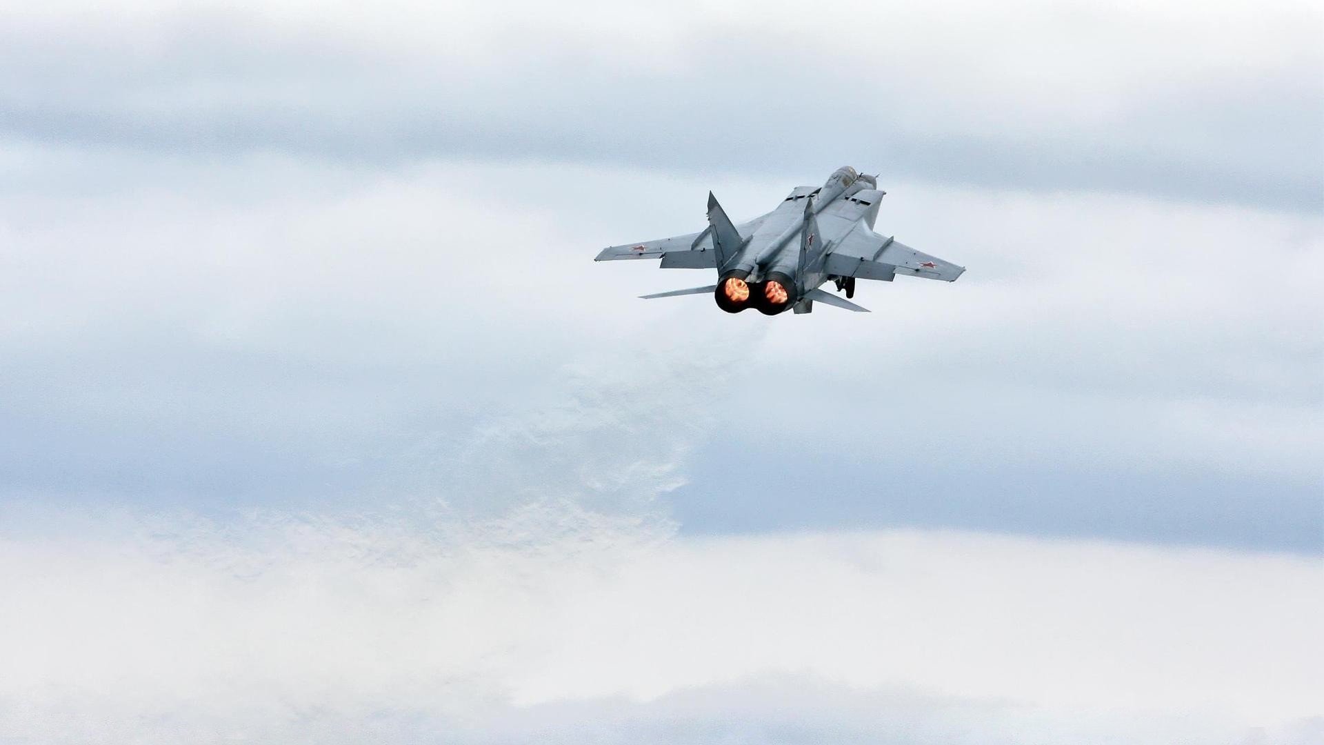 《跨界合作：电竞与时尚产业的精彩碰撞》，电竞跨商行业是什么意思