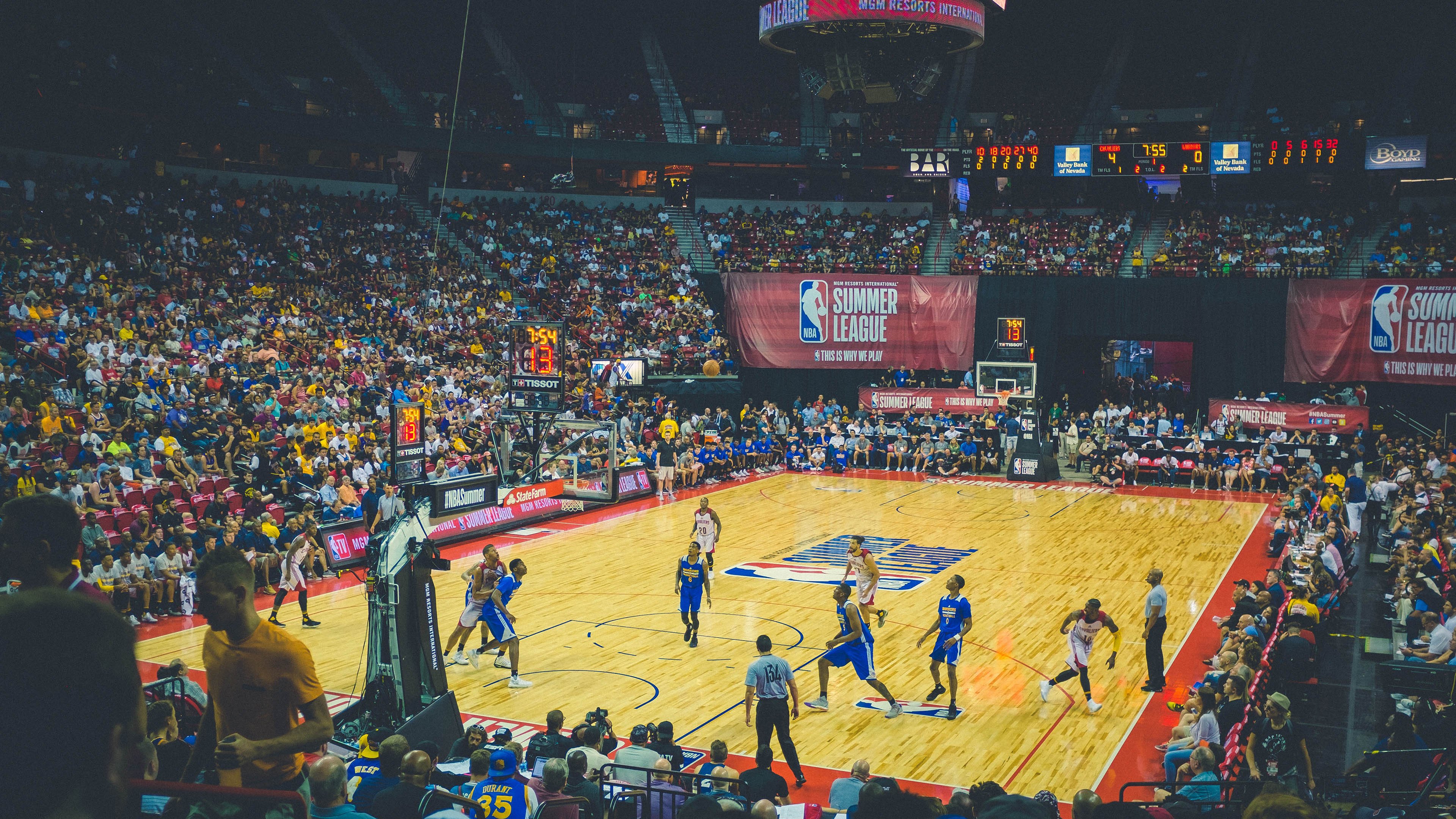 高水平女子篮球巡回赛激烈角逐,提升竞技水平,女子高中篮球联赛