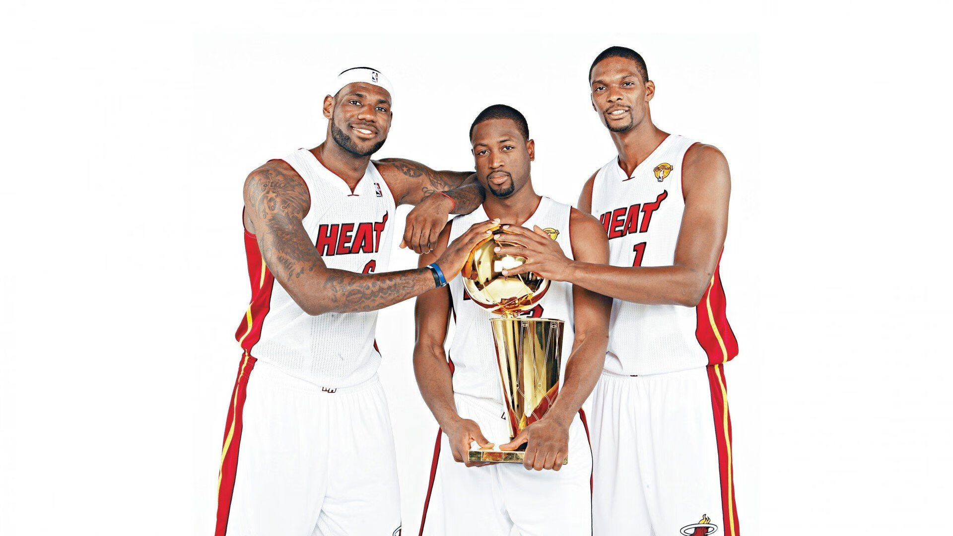 《强阵容对决：极具看点的顶级战队对决》，阵容强大下一句是什么