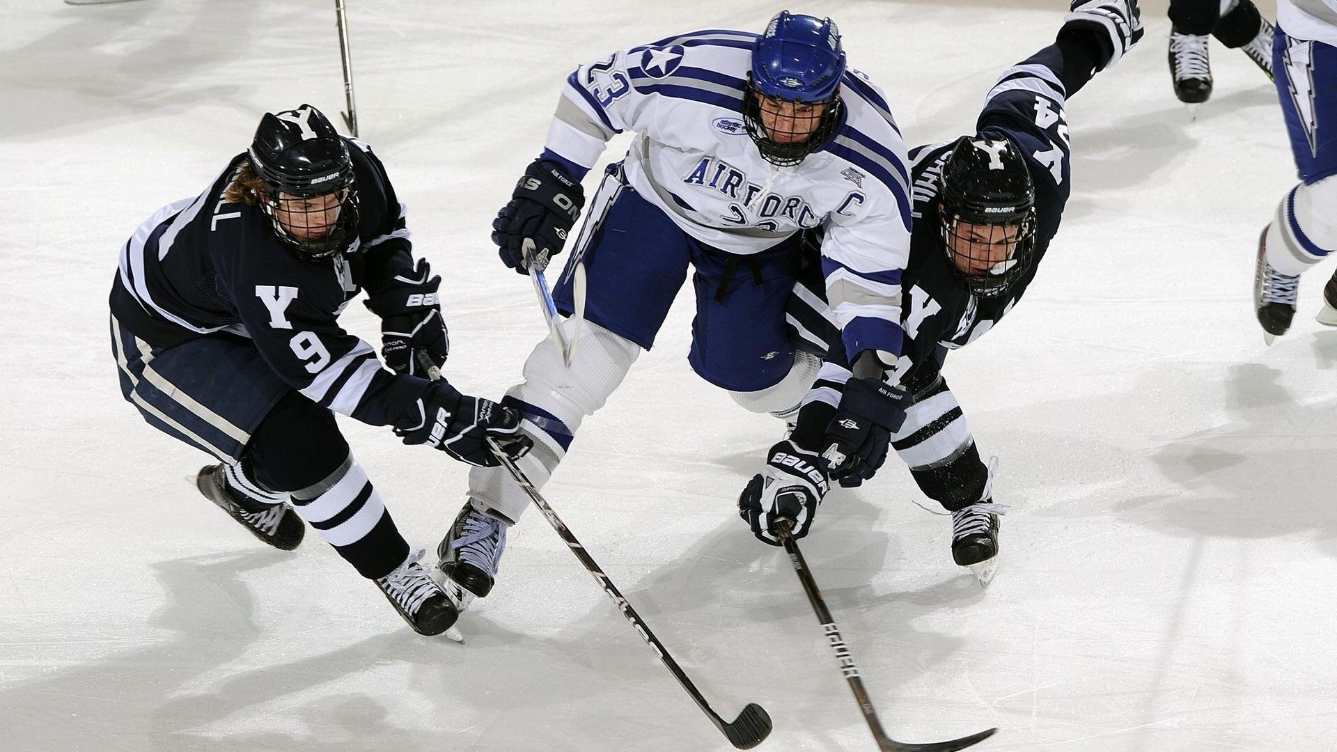 《强阵容对决：极具看点的顶级战队对决》，阵容强大下一句是什么